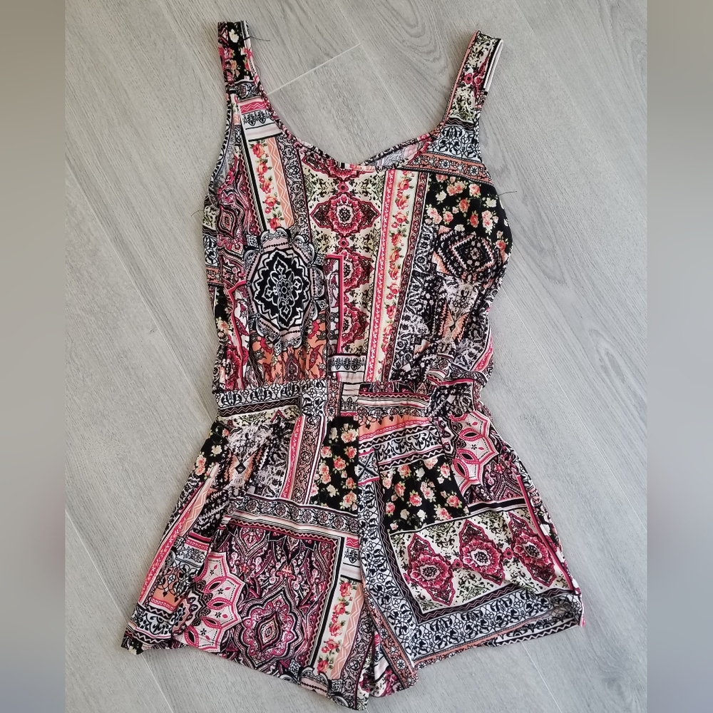 Patterned Romper - Picture 3 of 3